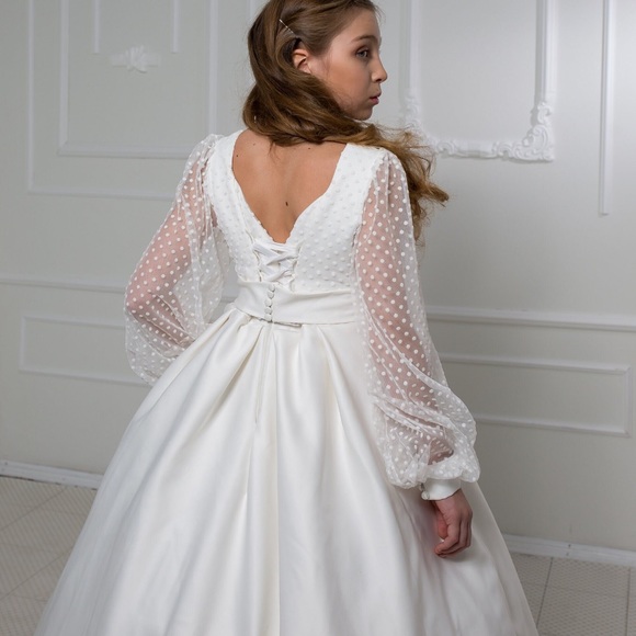 Girls white gown by Elsa Fairy - Picture 4 of 7